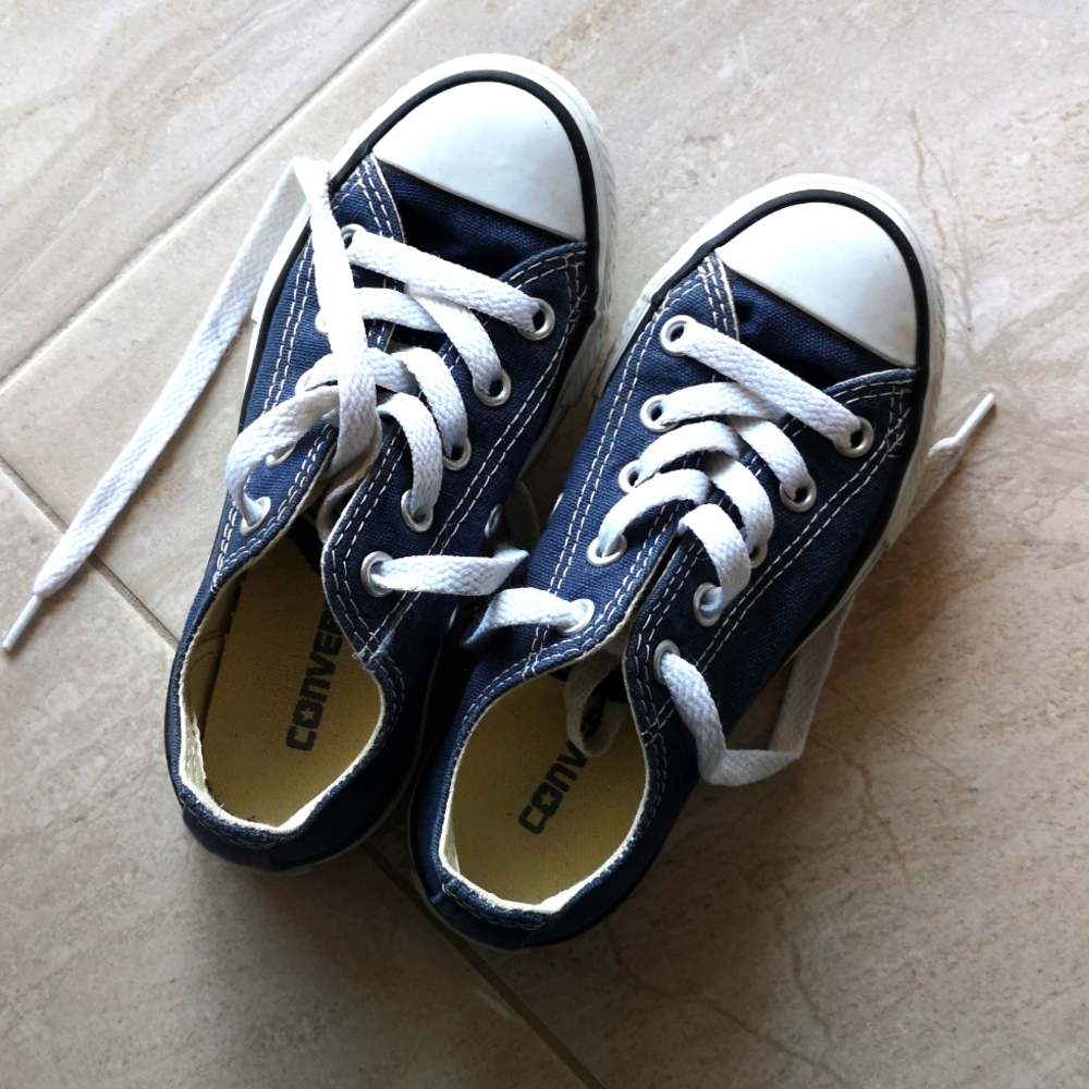 Converse boys shoes size US 10.5/ EUR 27
